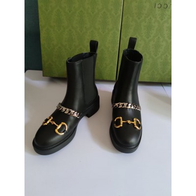 Gucci Chelsea Boots in Black Leather with Chain GGSS24016