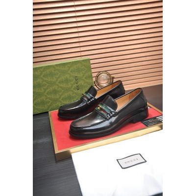 Gucci Men's Loafers in Black Leather with Interlocking G GGSS24082