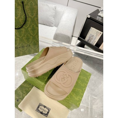 Gucci Slide Sandals in Beige Rubber with Interlocking G GGSS24270