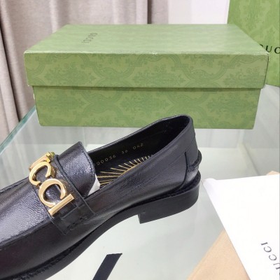 Gucci Women's Loafers in Black Leather with Gucci Logo GGSS24117