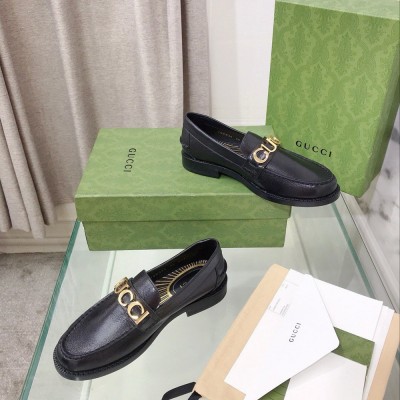 Gucci Women's Loafers in Black Leather with Gucci Logo GGSS24117